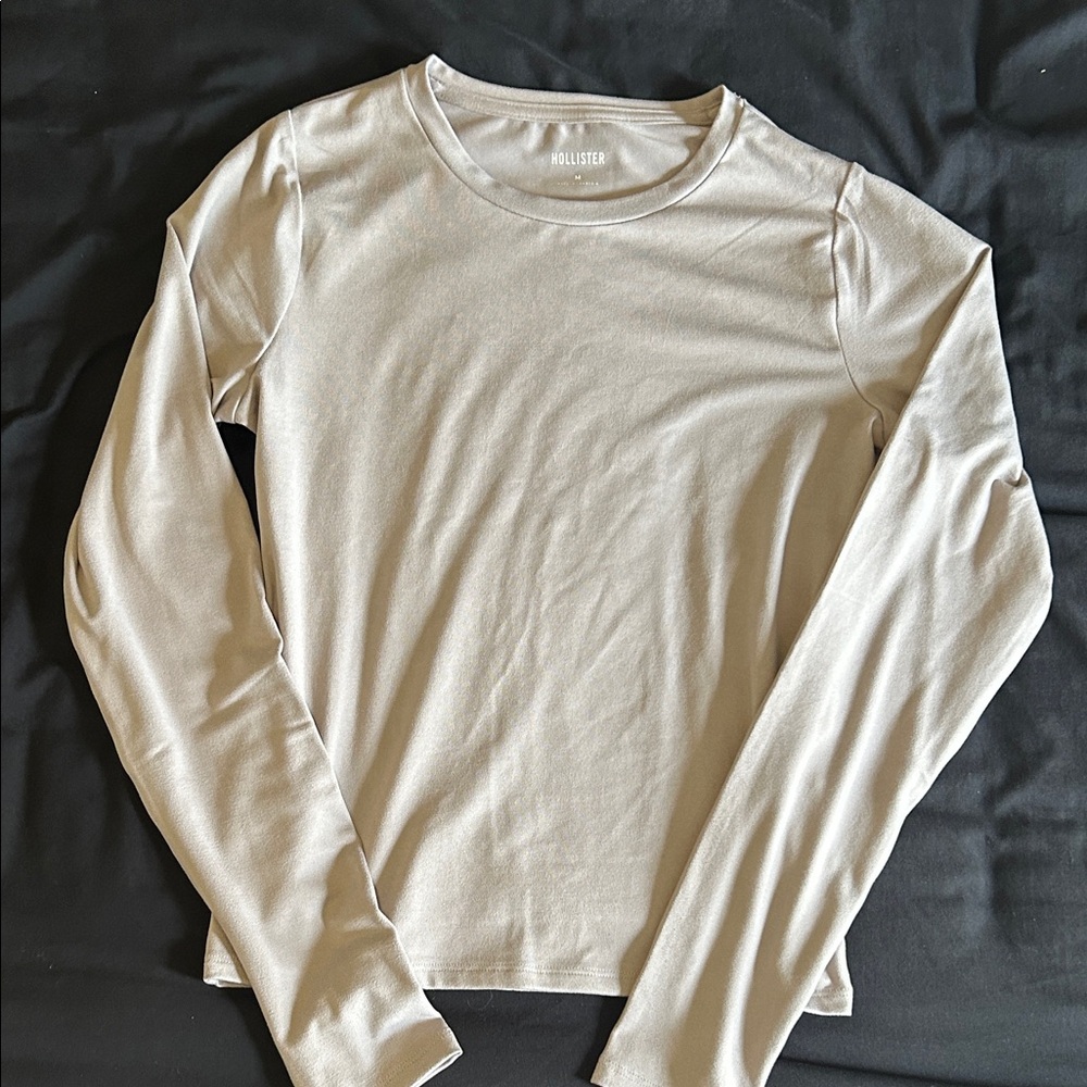 Hollister Neutral Gray Long Sleeve Crew Tee Size Medium